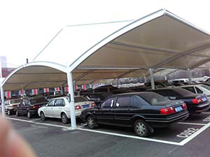 鋼<font color='red'>膜結(jié)構(gòu)車(chē)棚</font>特點(diǎn)，怪不得越來(lái)越多人選擇！(圖文)