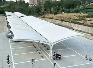 駐馬店膜結(jié)構(gòu)車(chē)棚【廠家直銷】駐馬店膜結(jié)構(gòu)停車(chē)棚,張拉膜車(chē)棚