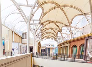 商場(chǎng)屋頂膜結(jié)構(gòu)有哪些特點(diǎn)？