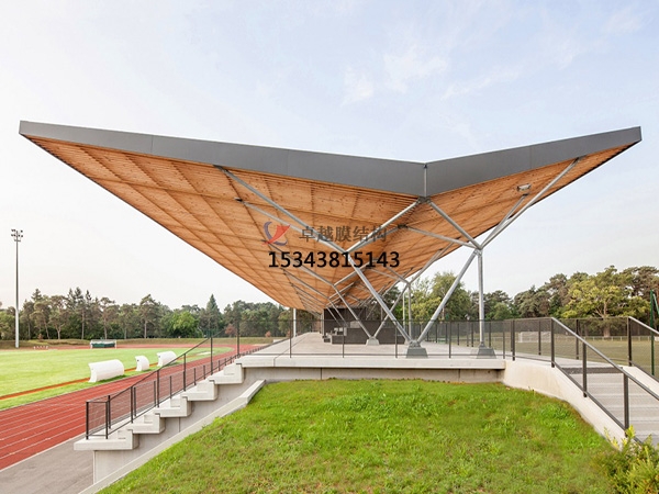 南皮<font color='red'>膜結(jié)構(gòu)看臺(tái)</font>雨棚設(shè)計(jì)施工安裝