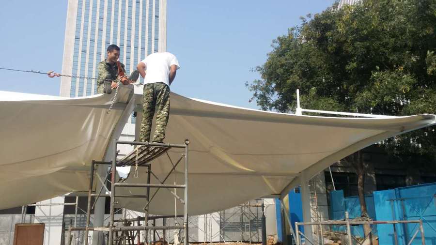 膜結構停車棚的光照性有什么優(yōu)點？