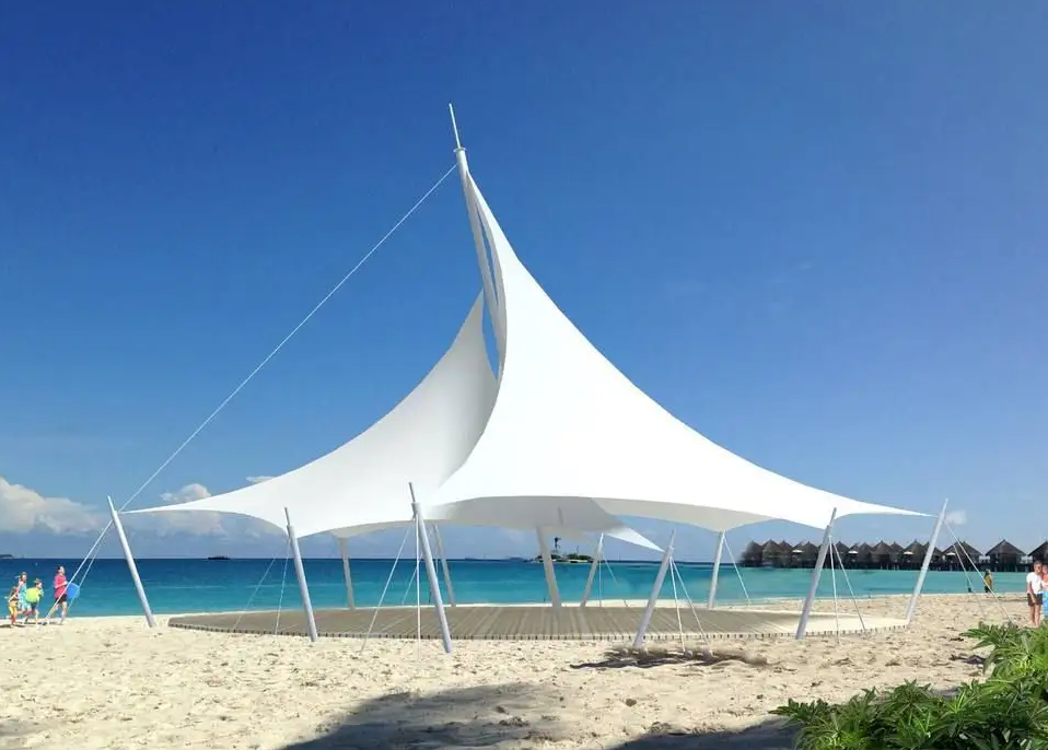 校園膜結(jié)構(gòu)體育看臺，耐用是王道，實惠是關(guān)鍵