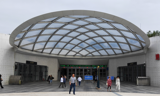 為何商業(yè)屋面中空力薦ETFE膜結構？