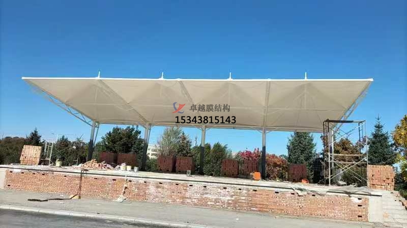 扎賚特旗音德爾第七小學(xué)領(lǐng)操臺(tái)